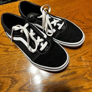 Converse Shoes Size 4